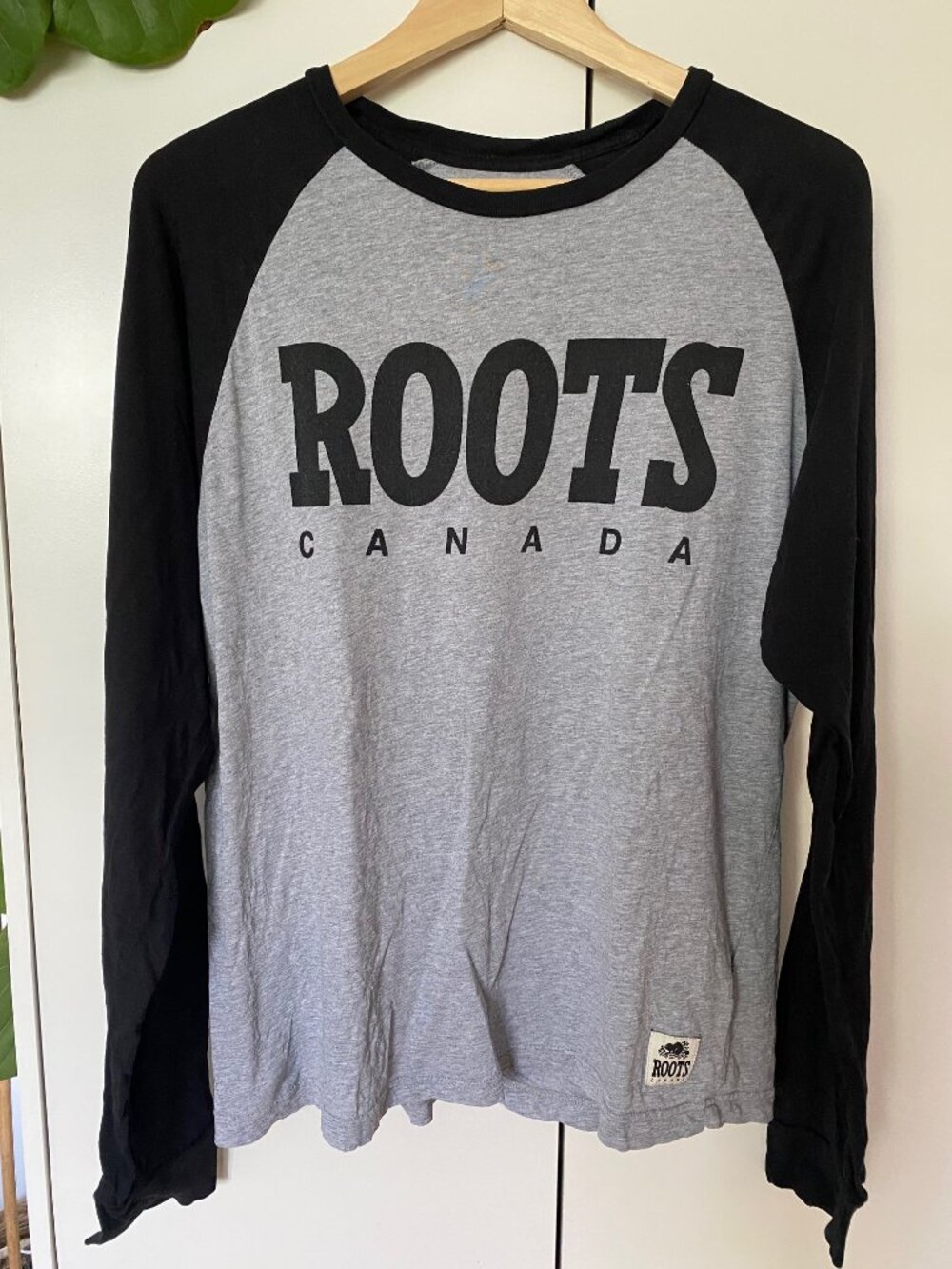 Roots Canada Baseball-Style Raglan T-Shirt Long Sleeve Size Small Men/Unisex